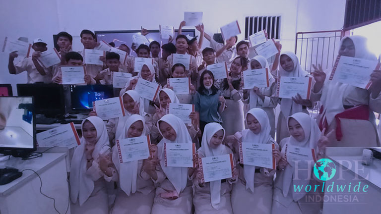 HOPE Terampil Digital di SMAN 1 Sangatta Selatan Bekali Siswa Keterampilan Siap Kerja